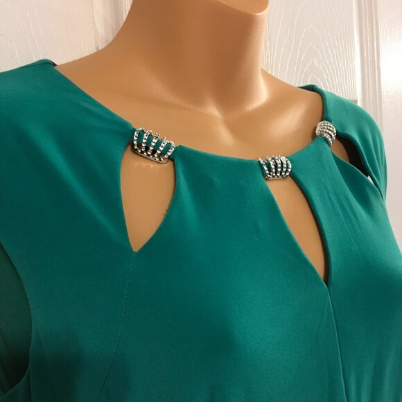 Scarlett Emerald Green Sheath Dress - Picture 2 of 9